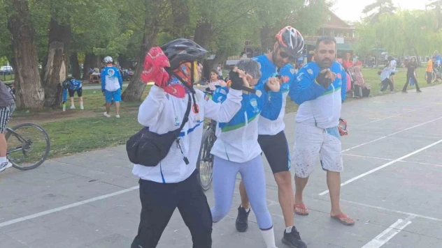 Engelli bisikletçiler festivale renk kattı