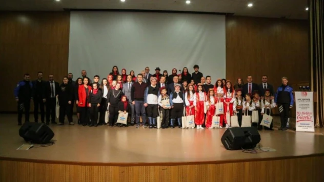 Engelli Korosu ve Engelliler Folklor Gösterisi İzleyenleri Büyüledi