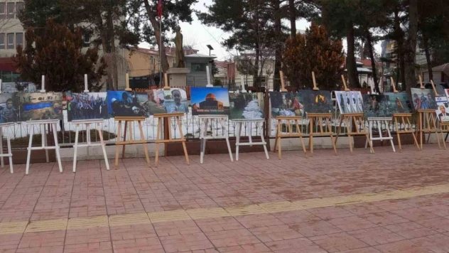 Erciş'te İsrail'in zulmünü anlatan fotoğraf sergisi açıldı