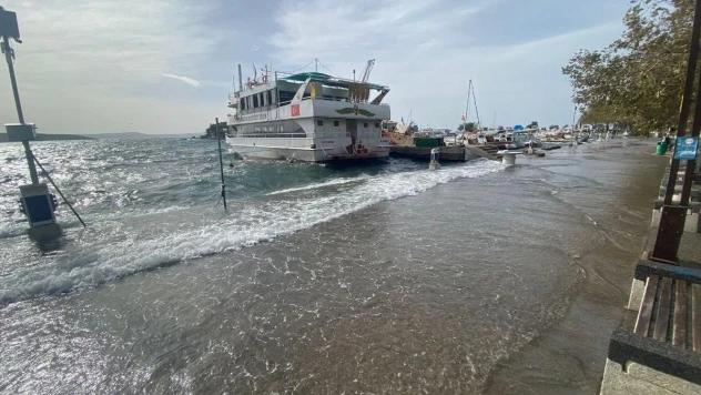 Erdek'te lodos etkili oluyor