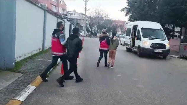 Erdek'te vize dolandırıcılığı operasyonu: Şüpheliler yakalandı