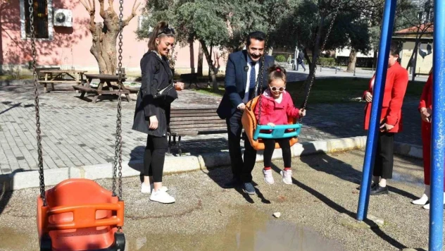 Ertemur 'Evlatlarımızı çamur içindeki parklardan kurtaracağız'