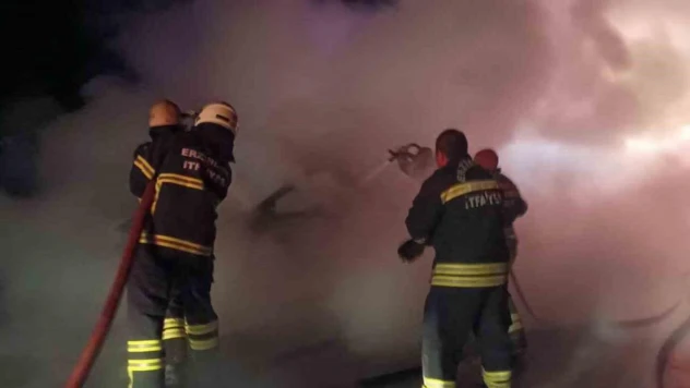 Erzincan'da 1 kişi yanan araçta can verdi
