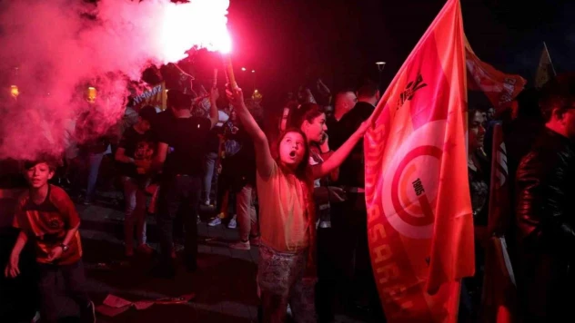 Erzincan'da Galatasaray taraftarları meydanı panayır alanına çevirdi