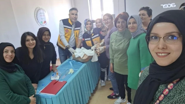 Erzincan'da sağlık çalışanlarına 'Personel Destek Uyum Eğitimi' verildi