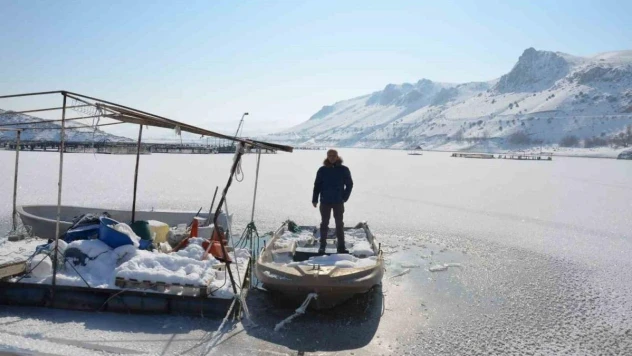 Erzincan'da soğuk havanın etkisiyle barajlar dondu