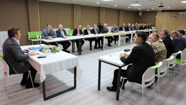 Erzincan'da vali yardımcıları ve birim amirlerinin katılımıyla toplantı yapıldı