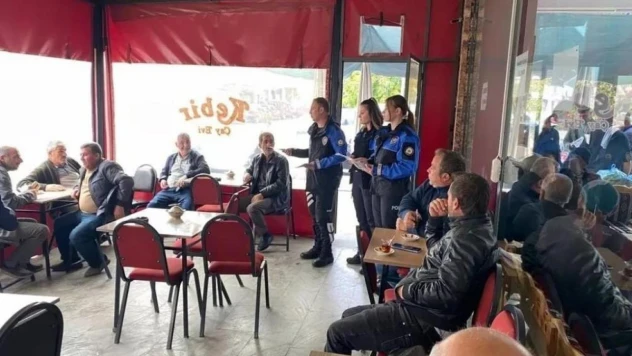 Erzincan polisi suçla mücadelede vatandaşları bilgilendiriliyor