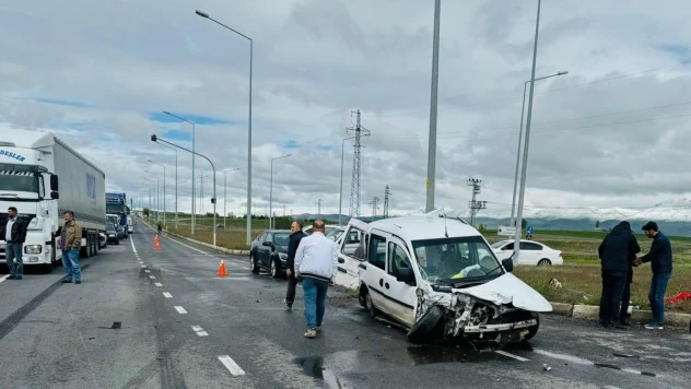Erzurum kuzey çevre yolunda kaza 6 yaralı