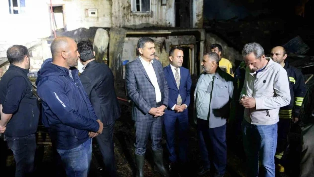 Erzurum Valisi Mustafa Çiftçi, 8 evin kül olduğu köyde incelemelerde bulundu