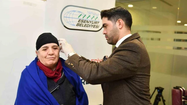 Esenyurt Belediyesi 65 yaşındaki kadına işitme cihazı desteğinde bulundu