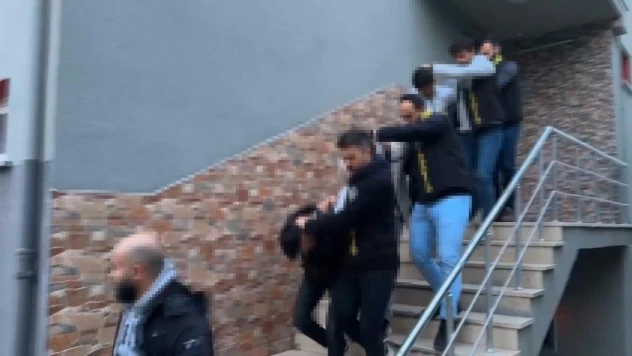 Esenyurt'ta günlük kiralık dairede işlenen cinayetin şüphelileri adliyeye sevk edildi