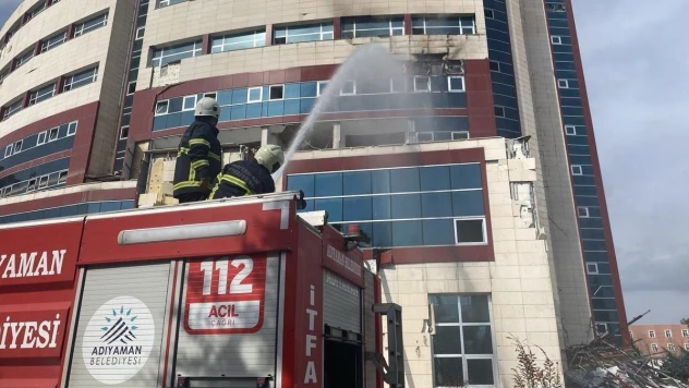 Eski diş fakültesi binasında çıkan yangın korkuttu