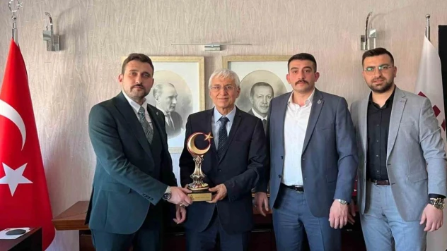 Eskişehir Alperen Ocakları'ndan Rektör Prof. Dr. Adnan Özcan'a ziyaret