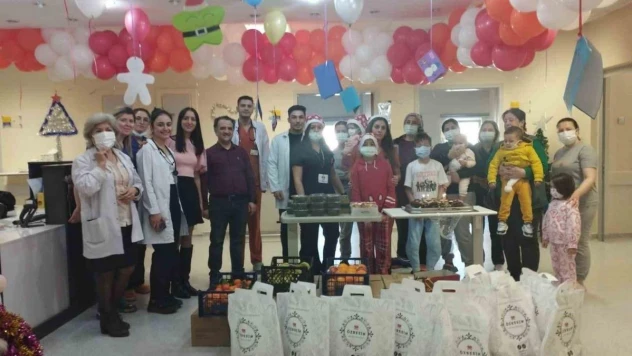 Eskişehir'de 130 kişilik ekip Onkoloji Servisi'nde tedavi gören çocukların yeni yılını kutladı