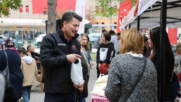 Eskişehir'de kadın çiftçiler ürünlerini sergiledi