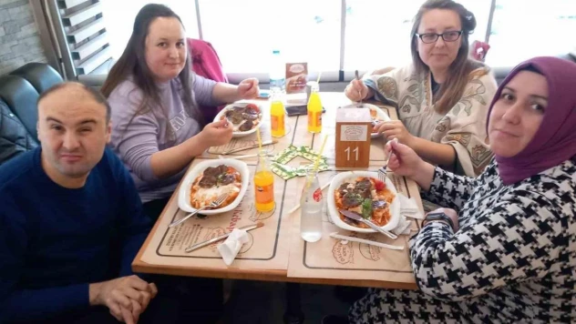 Eskişehir'de vakıf gönüllüsü kadınlar engelli bireyleri unutmadı