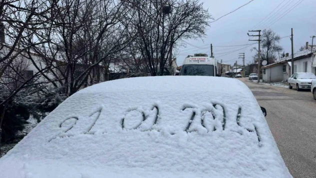 Eskişehir güne karla uyandı