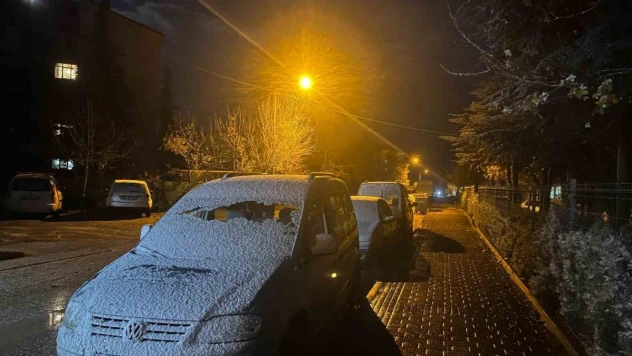Eskişehir il merkezine mevsimin ilk karı düştü