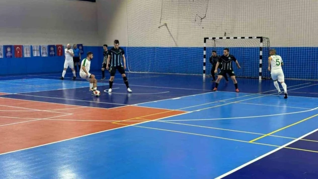 Eskişehir'in ev sahipliği yaptığı Futsal Az Görenler 1. Llig'inde ilk maçlar oynandı
