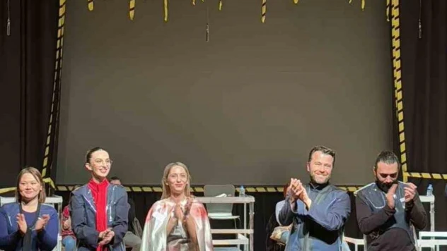 Eskişehir Sui Generis Tiyatro'nun yeni oyunu 'Yargı' Eskişehirlilerle buluştu