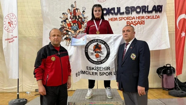 Eskişehirli sporcular dereceler ile kente döndüler