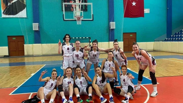 ESTÜ Erkek ve Kadın Basketbol Takımları Kütahya'da şampiyonluk yaşadı