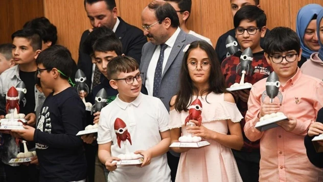 ETÜ'de Mucit Çocuklar İçin Ödül Töreni Düzenlendi