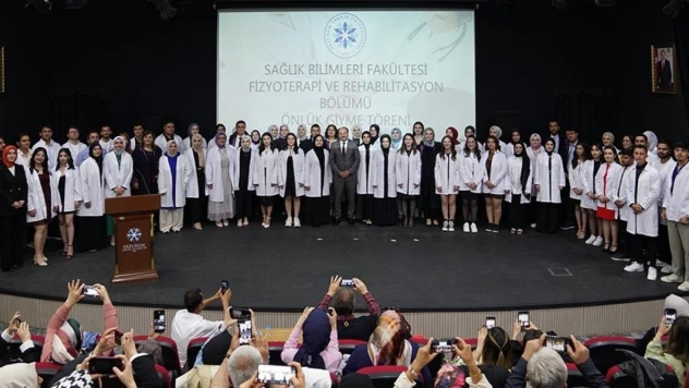 ETÜ Sağlık Bilimleri Fakültesinde 'Beyaz Önlük Giyme' töreni yapıldı