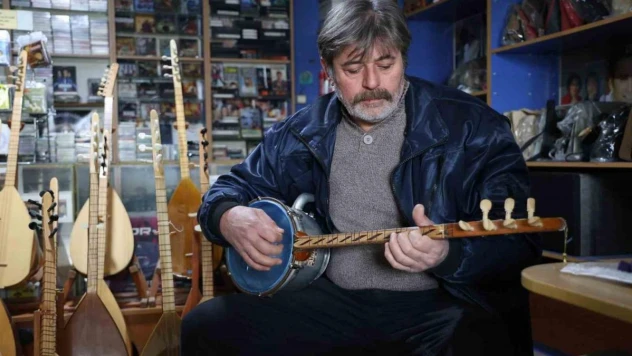 Ev aletinden yaptığı çalgı 'mutfak aletlerini konuşturan adam' olarak anılmasını sağladı