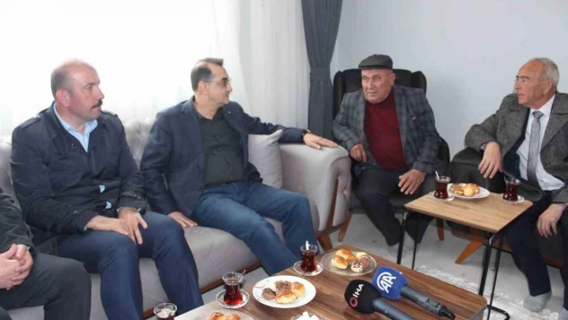 Fatih Dönmez, Seyitgazi'de doğalgaz kullanan ilk haneyi ziyaret etti