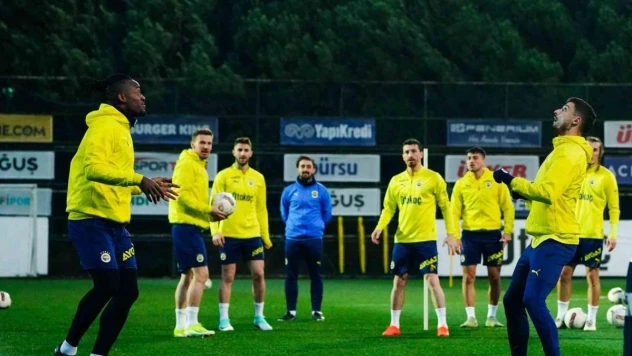 Fenerbahçe, Alanyaspor maçı öncesi kampa girdi