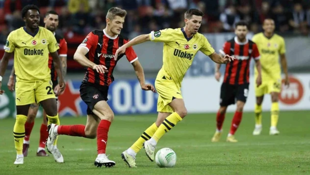 Fenerbahçe, UEFA Avrupa Konferans Ligi'nde gruptan çıkmak için sahada