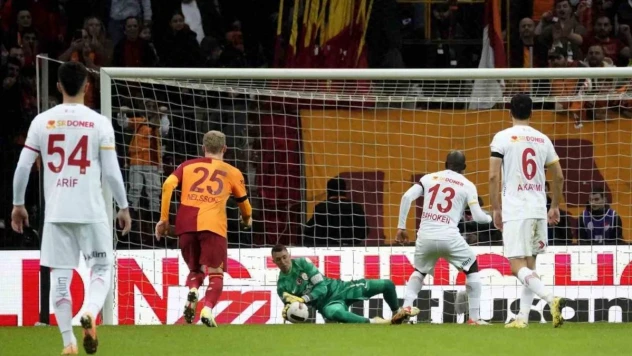 Fernando Muslera penaltı kurtardı