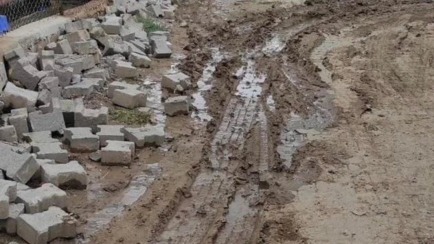 Firma doğalgaz çalışması sonrası mahalleyi çamur içinde bıraktı