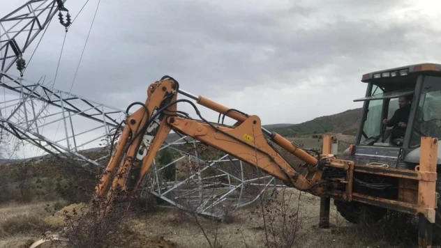Fırtına sonrası elektrik kesintileriyle mücadele: Elektrik şirketi 305 araç ve 882 personel ile sahada