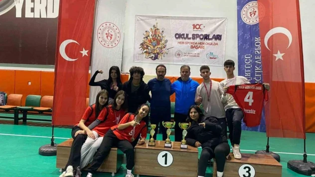 Floor Curling'e Köyceğiz Naip Hüseyin Anadolu Lisesi damgası
