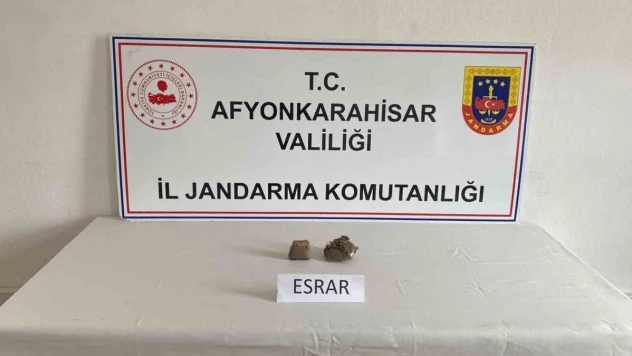 Fransa'dan sipariş ettiği esrar kargosunu alamadan jandarmaya yakalandı