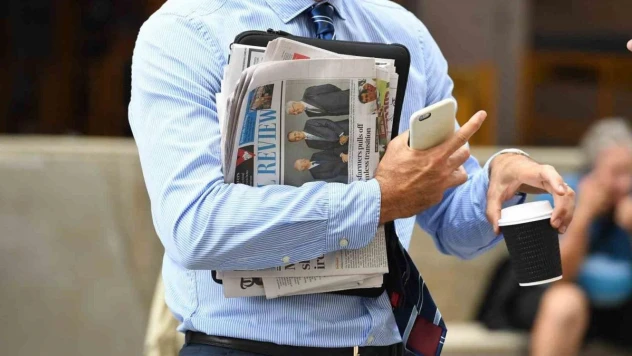 Fransız kasabasında kamusal alanlarda akıllı telefon kullanımı yasaklandı