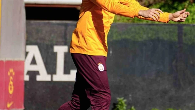 Galatasaray'da Carlos Vinicius ilk antrenmanına çıktı