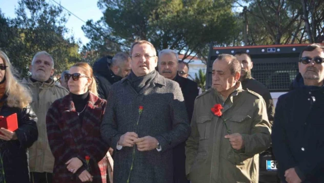 Gazeteci-Yazar Uğur Mumcu vefatının 31. yıl dönümünde Ayvalık'taki evi önünde anıldı