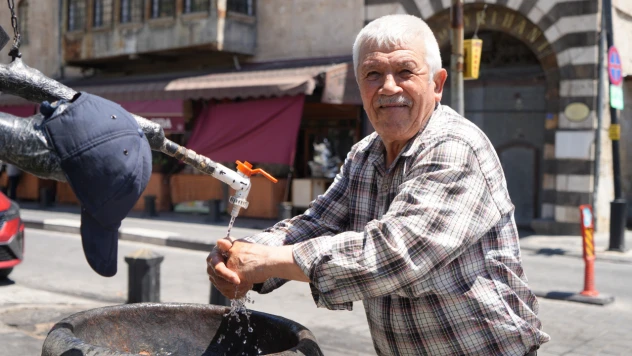 Gaziantep'te sıcaktan bunalan vatandaşlar çeşme başında serinledi
