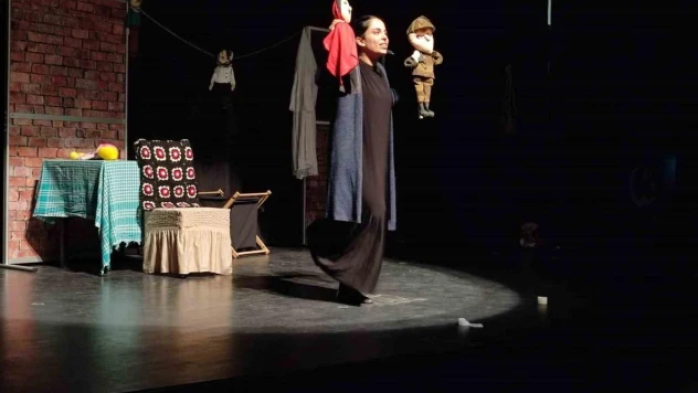 Gazze'deki dramı anlatan oyunu izleyenler duygusal anlar yaşadı