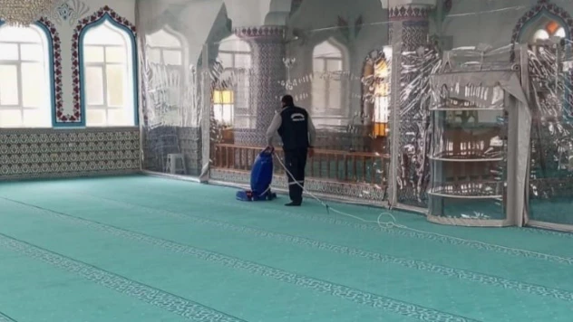 Gediz'de camiler ramazan ayına hazırlanıyor