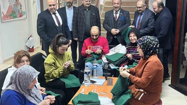 Gediz Halk Eğitimi Merkezi Müdürlüğünden Filistin'e 2 bin parça kıyafet