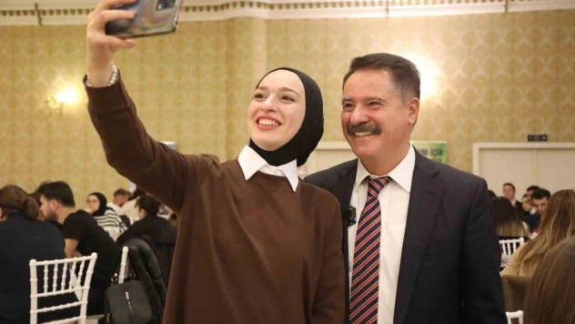 Gençler Başkan Deveci'ye projelerini anlattı