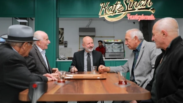 Gençlerden Başkan Çolakbayrakdar'a hizmet teşekkürü