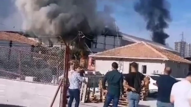 Geri dönüşüm fabrikasında korkutan yangın
