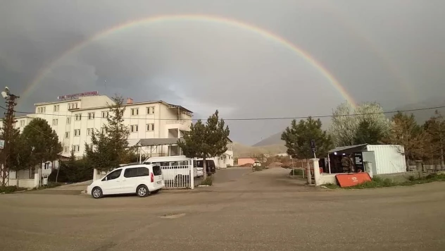 Gevaş'ta gökkuşağı güzelliği