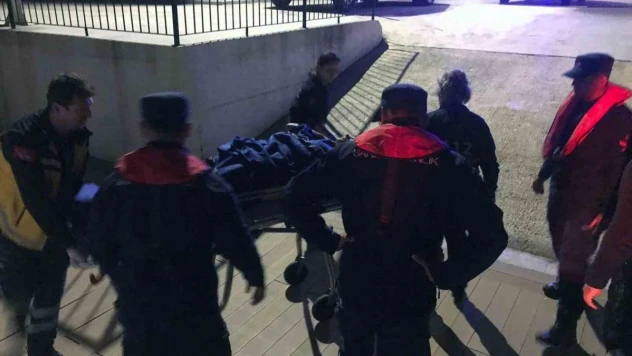 Gezi teknesinde yaralanan vatandaş için tıbbi tahliye